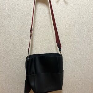 Mersi Demi Bucket Bag Vegan Leather Black
